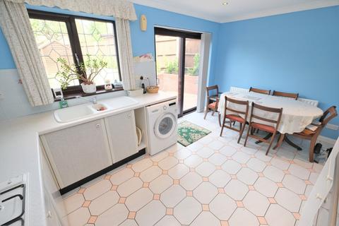 3 Longbury Close, Orpington, BR5 2LB