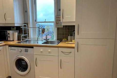 1 bedroom in a house share to rent, Stoke Road, Guildford GU1