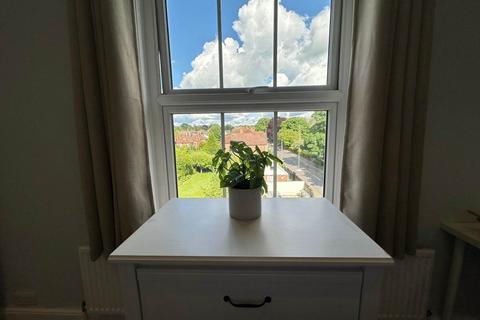 1 bedroom in a house share to rent, Stoke Road, Guildford GU1