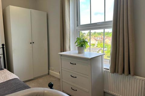 1 bedroom in a house share to rent, Stoke Road, Guildford GU1