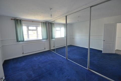 2 bedroom detached bungalow to rent, Croft Road, Benfleet