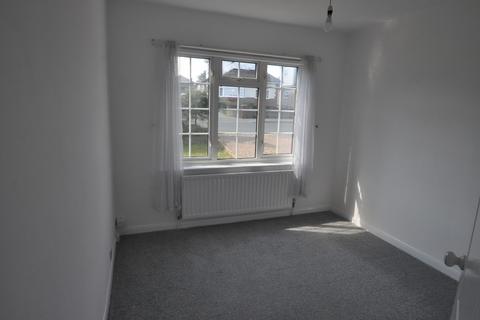 2 bedroom detached bungalow to rent, Croft Road, Benfleet