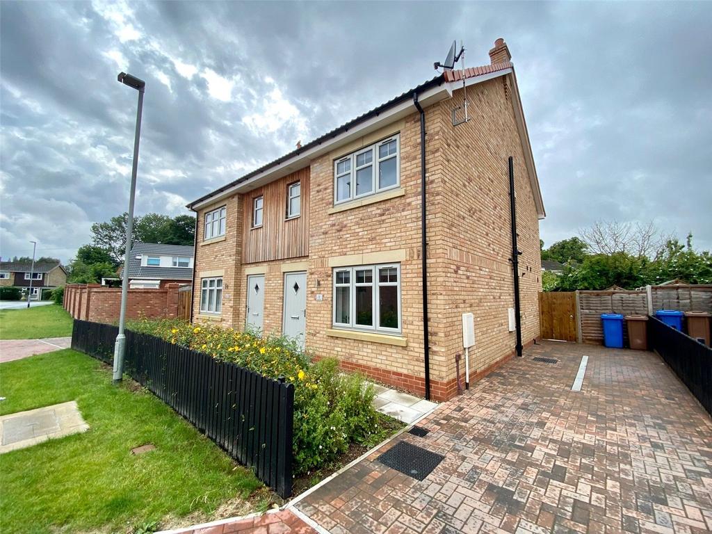 Henson Drive, Park Lane, Cottingham... 3 bed semidetached house £925