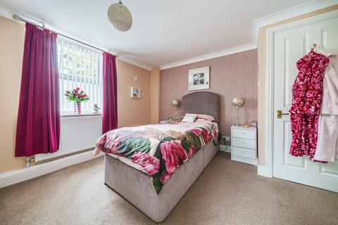 10b Chapeltown, Pudsey, LS28 8BL