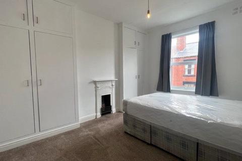 2 bedroom terraced house to rent, Spring Grove View, Hyde Park, Leeds, LS6
