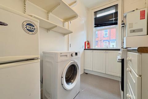 2 bedroom terraced house to rent, Spring Grove View, Hyde Park, Leeds, LS6