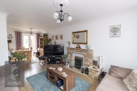 3 bedroom semi-detached house for sale, Cottinghams Drive, Hellesdon, Norwich