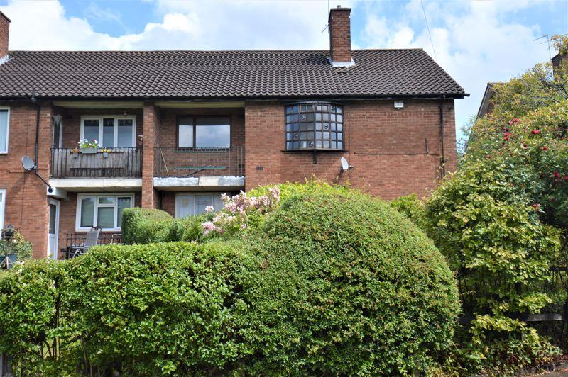 15 Cocksmead Croft, Kings Heath, B14 6PR 3 bed flat £850 pcm (£196 pw)