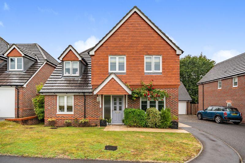Knights Way, Alton 4 bed detached house for sale £735,000
