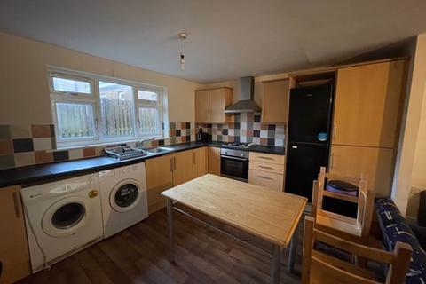 4 bedroom semi-detached house for sale, Wasp Nest Road, Huddersfield