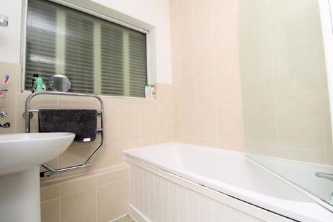 1 bedroom property to rent, Shevon Way, Brentwood CM14