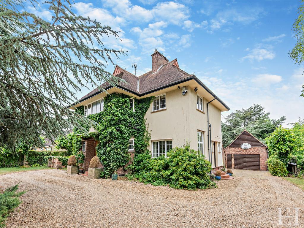 Newmarket 5 bed detached house for sale £900,000