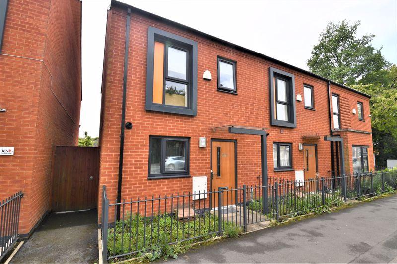 Liverpool Street, Salford 2 bed terraced house £1,100 pcm (£254 pw)