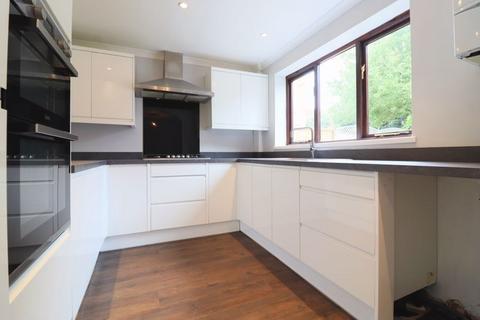 4 bedroom detached house to rent, The Tulworths, Gloucester