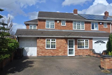 4 bedroom end of terrace house to rent, Mancetter Road, Solihull