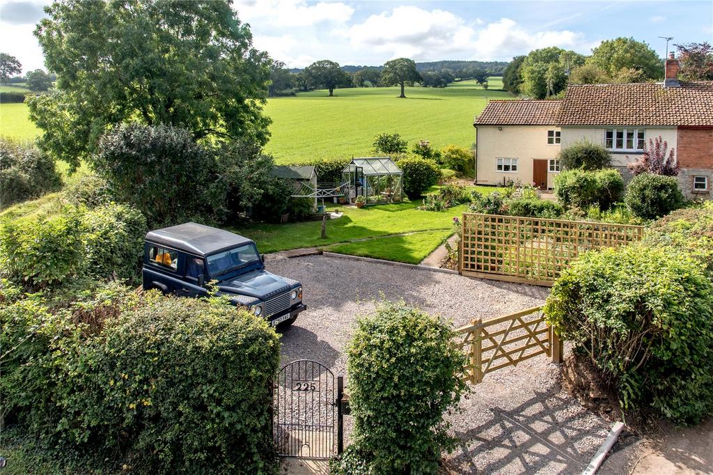 Bowgreen, Staple Fitzpaine, Taunton, Somerset, TA3 3 bed semidetached house for sale £450,000
