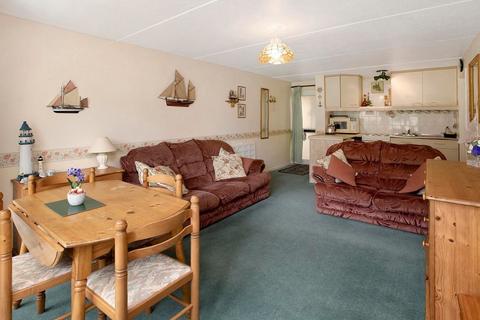 28 Devondale Court, Dawlish Warren, Dawlish, EX7 0PN