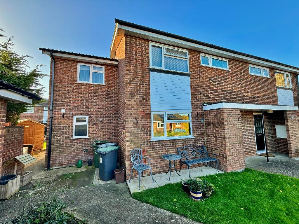 Stanbridge Way, Houghton Conquest, Bedfordshire, MK45 3LX 4 bed semi