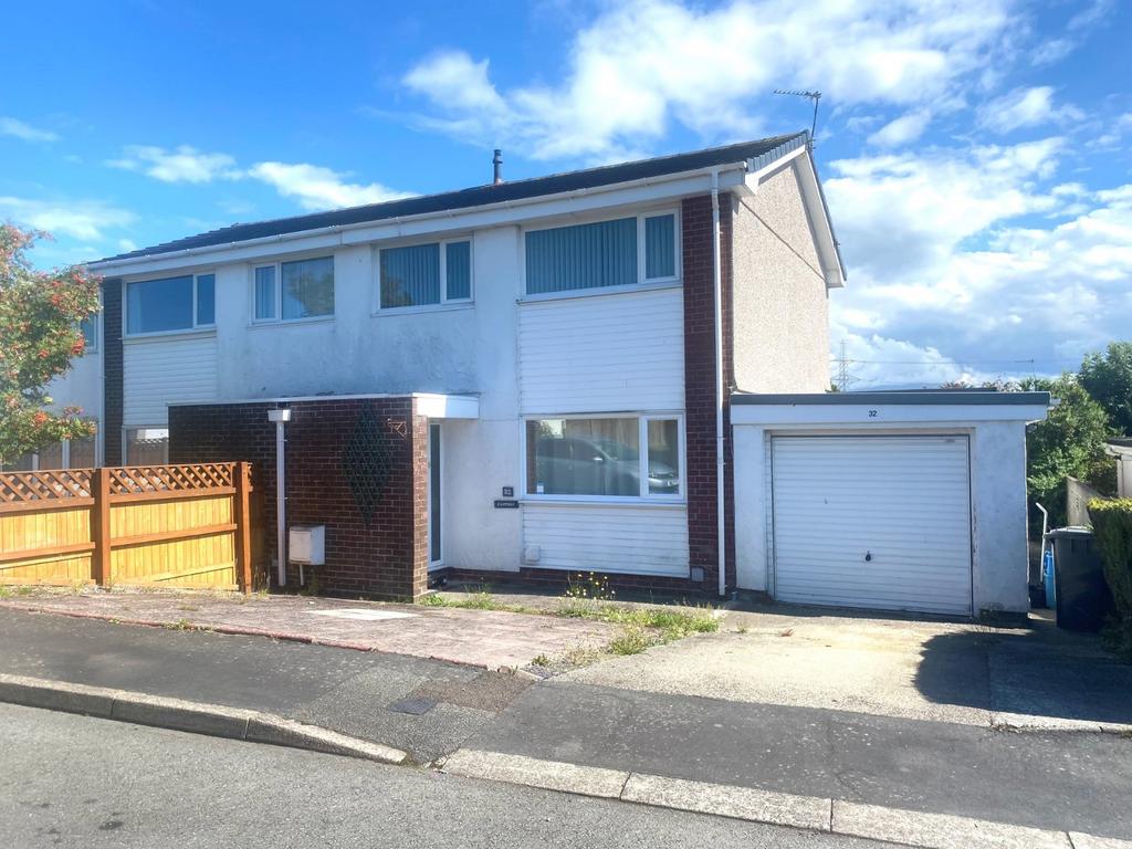 Ffordd Gwenllian, Llanfairpwll, Isle of Anglesey, LL61 3 bed semi