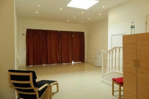 1 bedroom in a house share to rent, Chartley Avenue, Neasden NW2