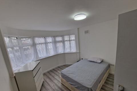 3 bedroom semi-detached house for sale - Cavendish Avenue, Ruislip HA4