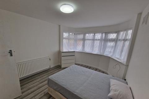 3 bedroom semi-detached house for sale - Cavendish Avenue, Ruislip HA4