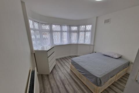 3 bedroom semi-detached house for sale, Cavendish Avenue, Ruislip HA4