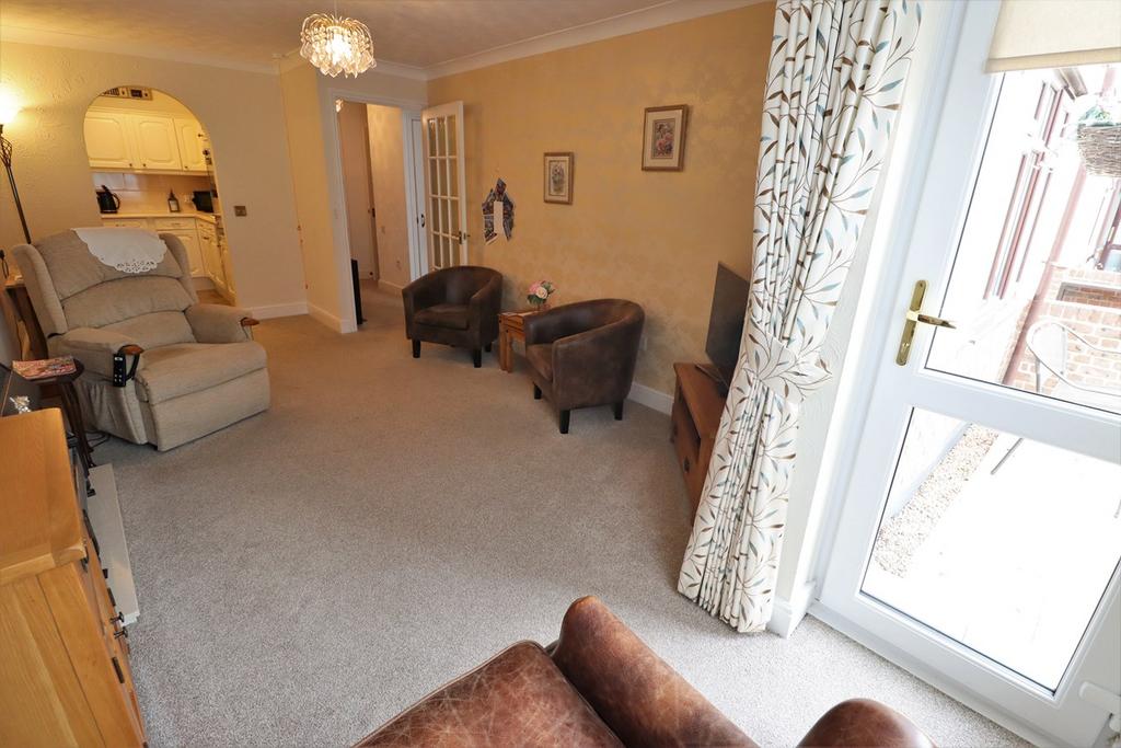 Down Hall Road, Rayleigh, SS6 1 bed retirement property £165,000