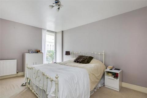 1 bedroom flat for sale, Kensington Gardens Square, London W2