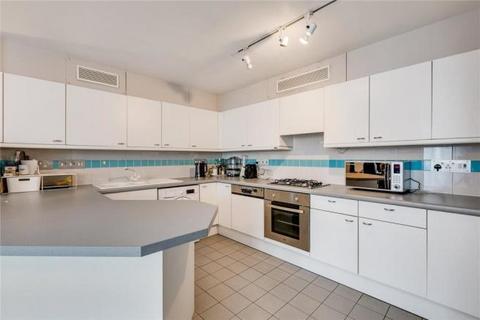 1 bedroom flat for sale, Kensington Gardens Square, London W2