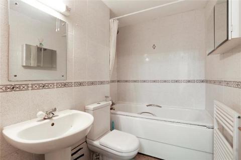 1 bedroom flat for sale, Kensington Gardens Square, London W2