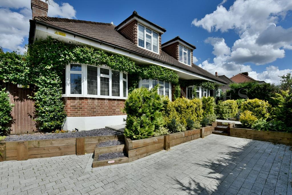 Chandos Avenue, London, N14 4 bed detached house for sale £1,250,000