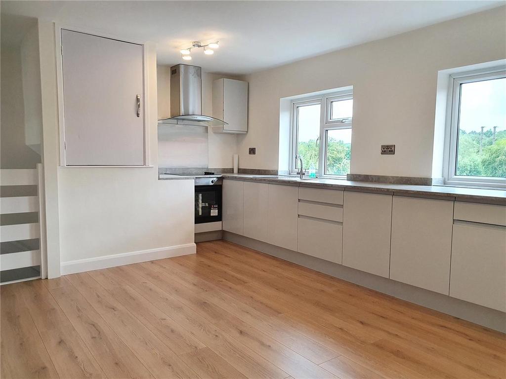 High Street, Kinver, Stourbridge 2 bed apartment £795 pcm (£183 pw)
