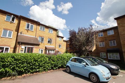 Studio for sale - Greenway Close, New Southgate, N11