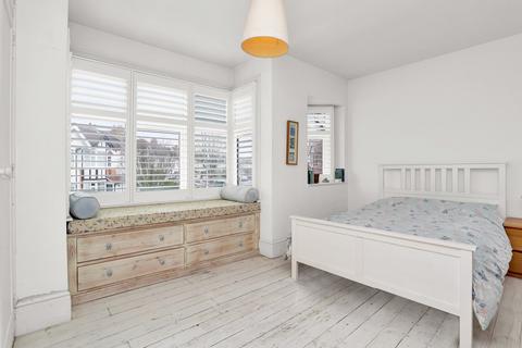 35 Dudley Gardens, London, W13 9LU