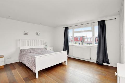 35 Dudley Gardens, London, W13 9LU