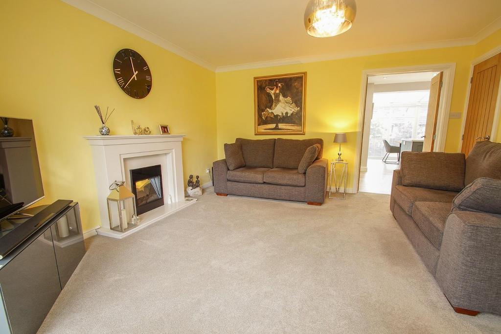 11 Lea Park Rise, lounge b.jpg