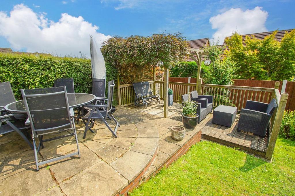 11 Lea Park Rise, decking.jpg