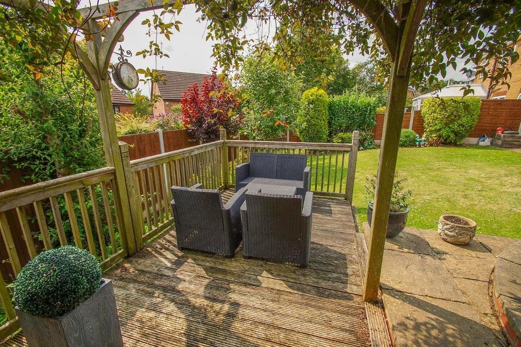 11 Lea Park Rise, pergola.jpg