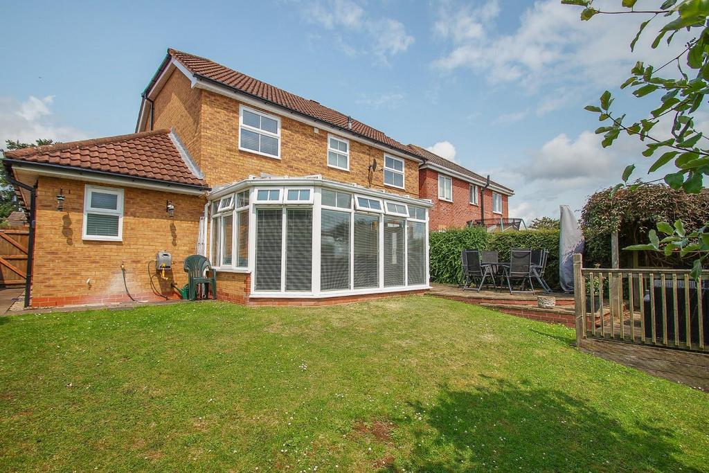 11 Lea Park Rise, rear a.jpg