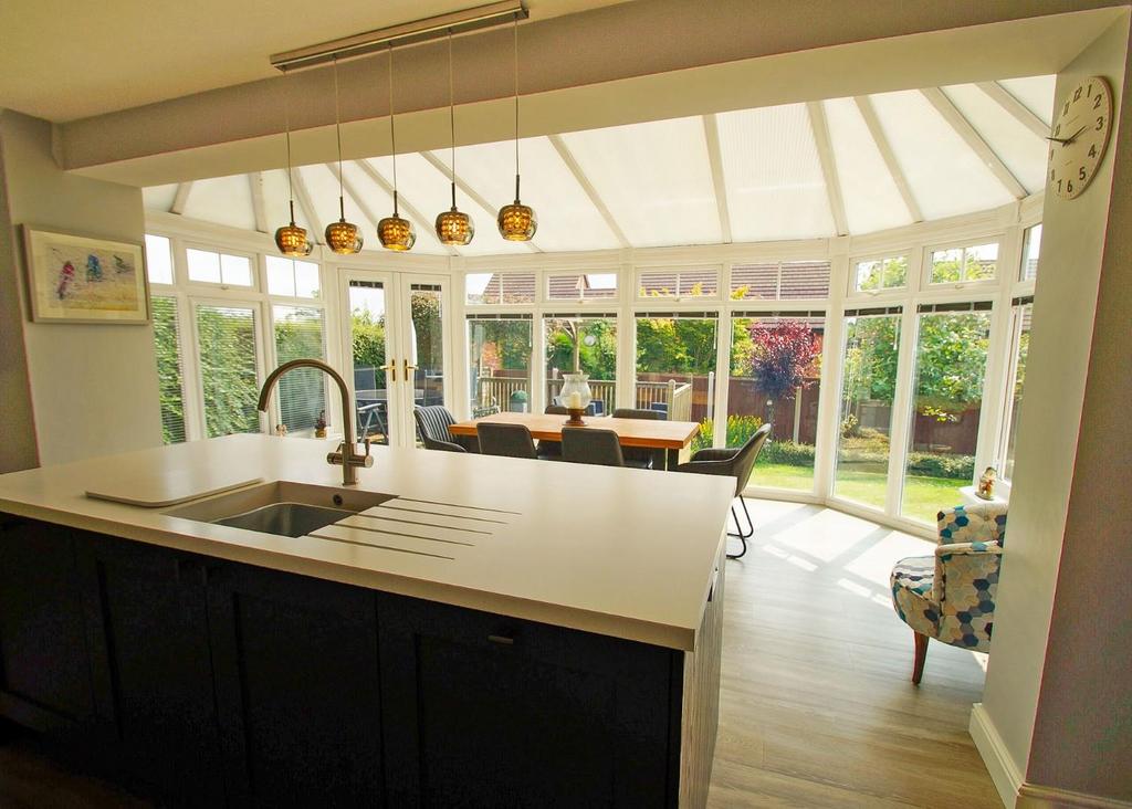 11 Lea Park Rise, dining conservatory b.jpg