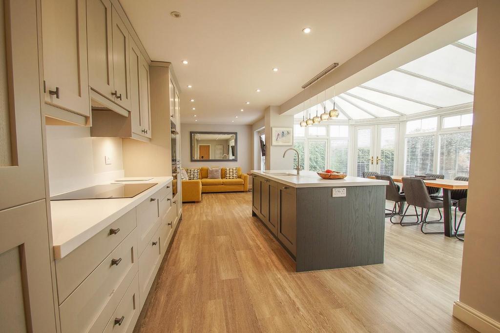 11 Lea Park Rise, kitchen family a.jpg