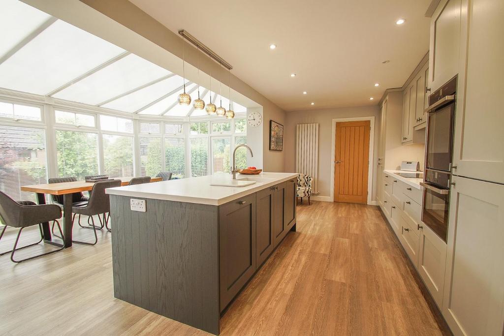 11 Lea Park Rise, kitchen family c.jpg