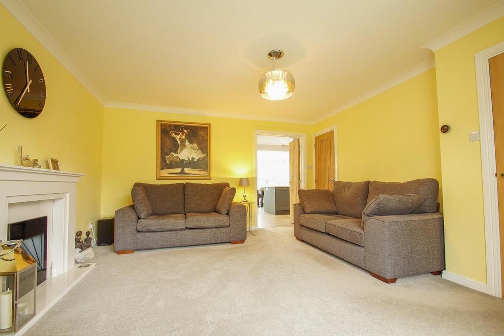 11 Lea Park Rise, lounge a.jpg