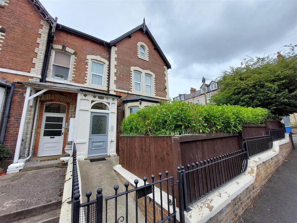 Cromwell Road, Scarborough 5 bed semidetached house £325,000