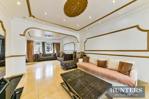 60 Burns Way, Hounslow, TW5 9BA