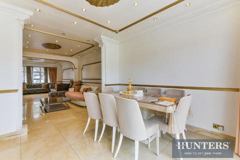 60 Burns Way, Hounslow, TW5 9BA