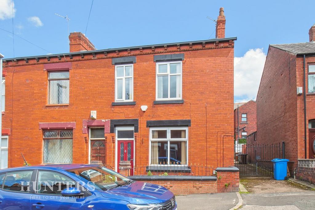Montgomery Street, Oldham 3 bed end of terrace house for sale £185,000