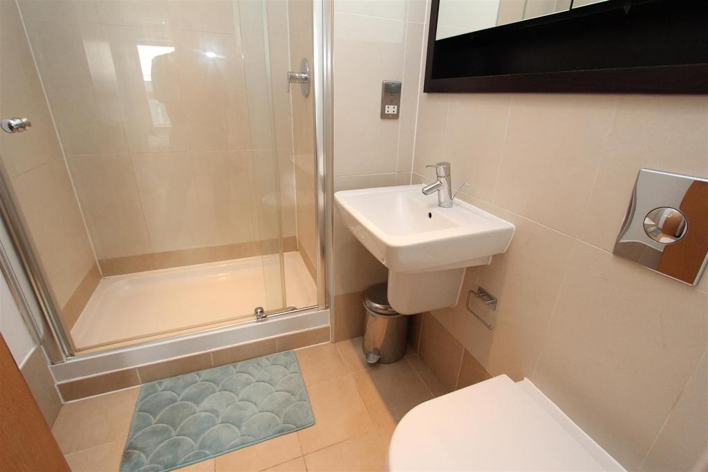 Ensuite.JPG