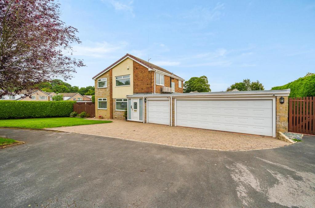 Holt Park Approach, Leeds, LS16 7PW 4 bed detached house for sale £